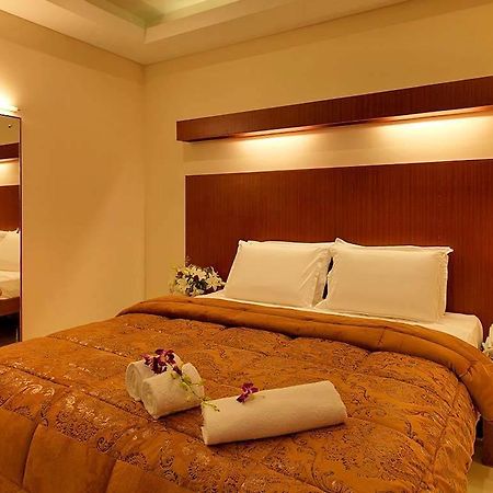 Dhanunjayas Luxury Hotel Хосур Екстер'єр фото