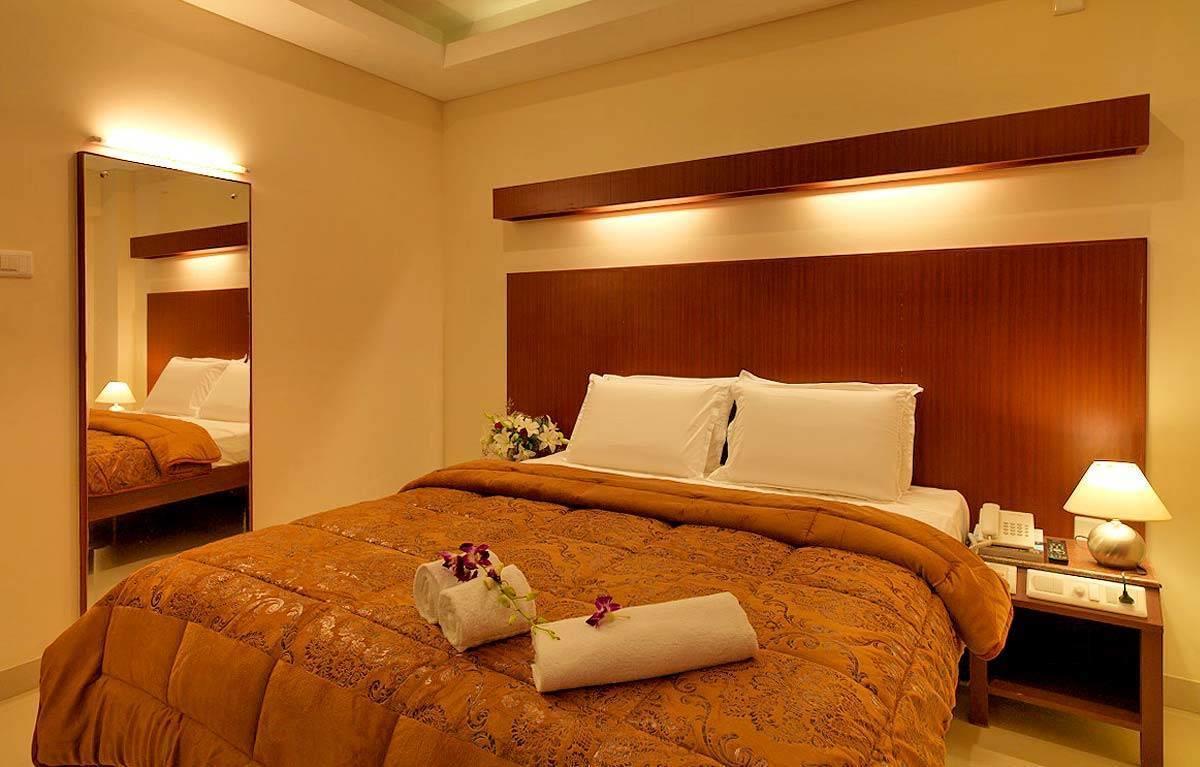 Dhanunjayas Luxury Hotel Хосур Екстер'єр фото