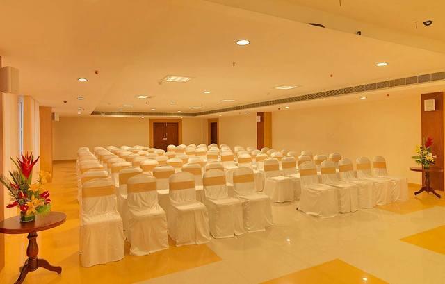 Dhanunjayas Luxury Hotel Хосур Екстер'єр фото